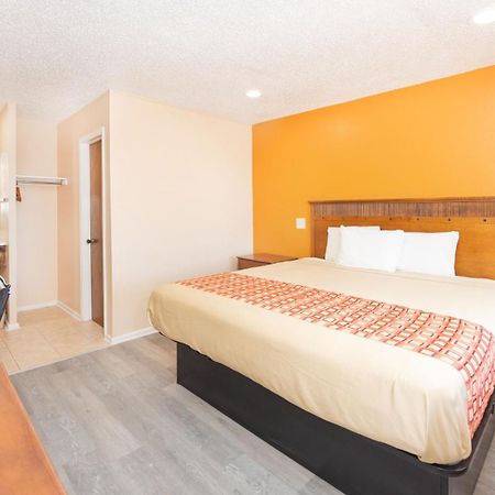 Regency Inn Hondo Dış mekan fotoğraf
