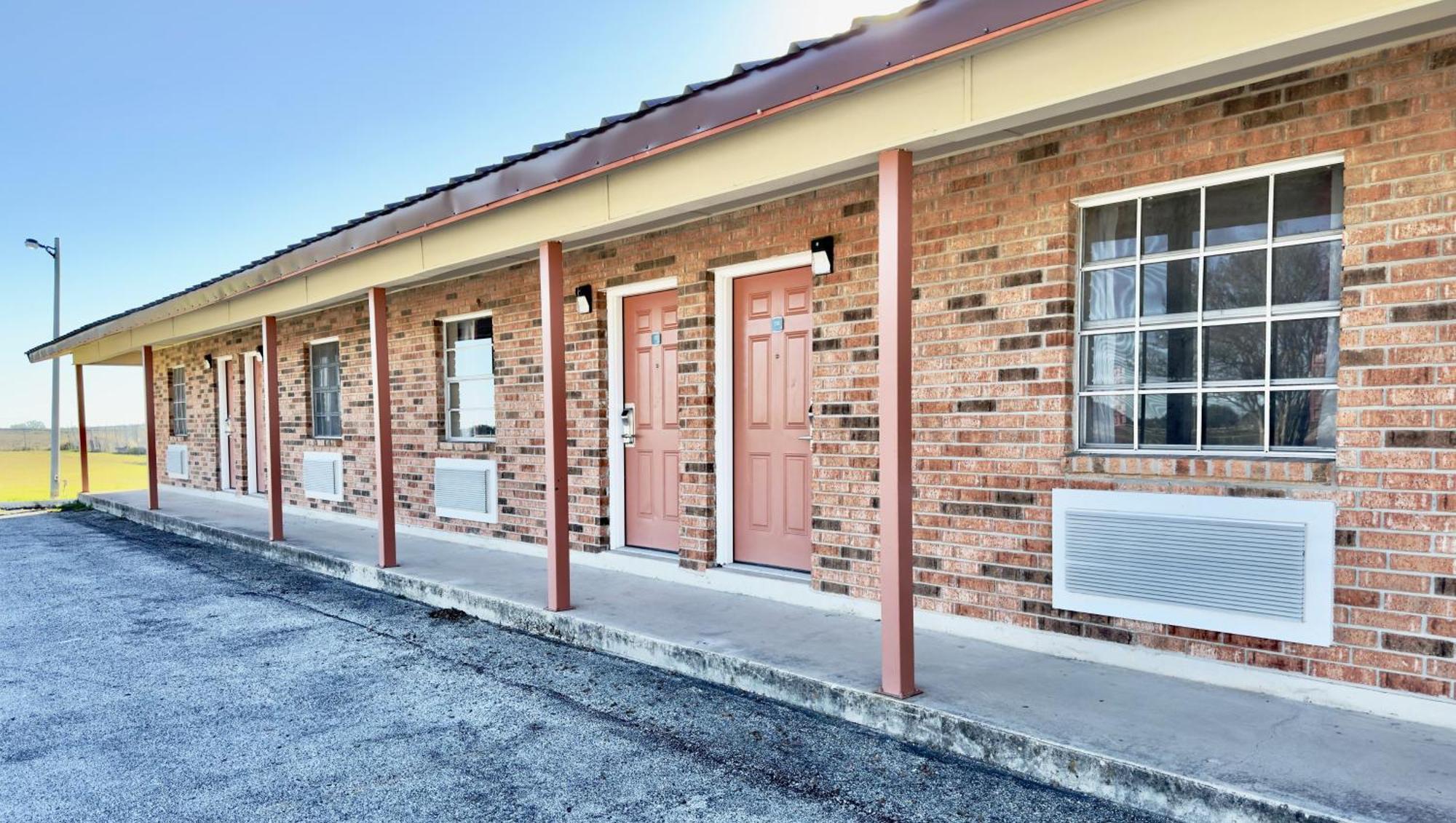 Regency Inn Hondo Dış mekan fotoğraf