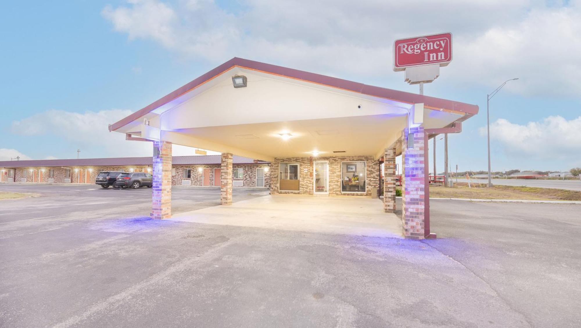 Regency Inn Hondo Dış mekan fotoğraf