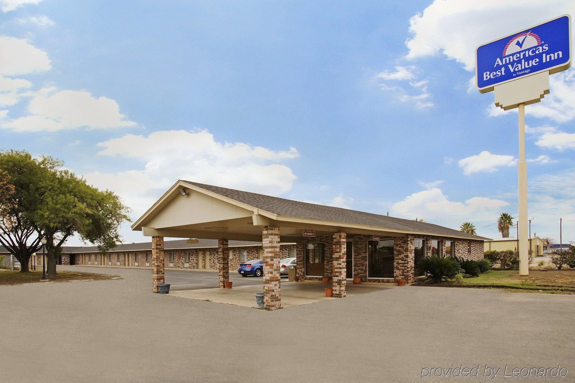Regency Inn Hondo Dış mekan fotoğraf