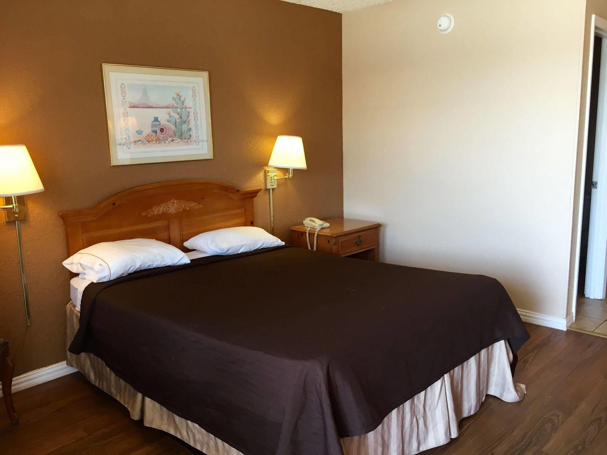 Regency Inn Hondo Dış mekan fotoğraf