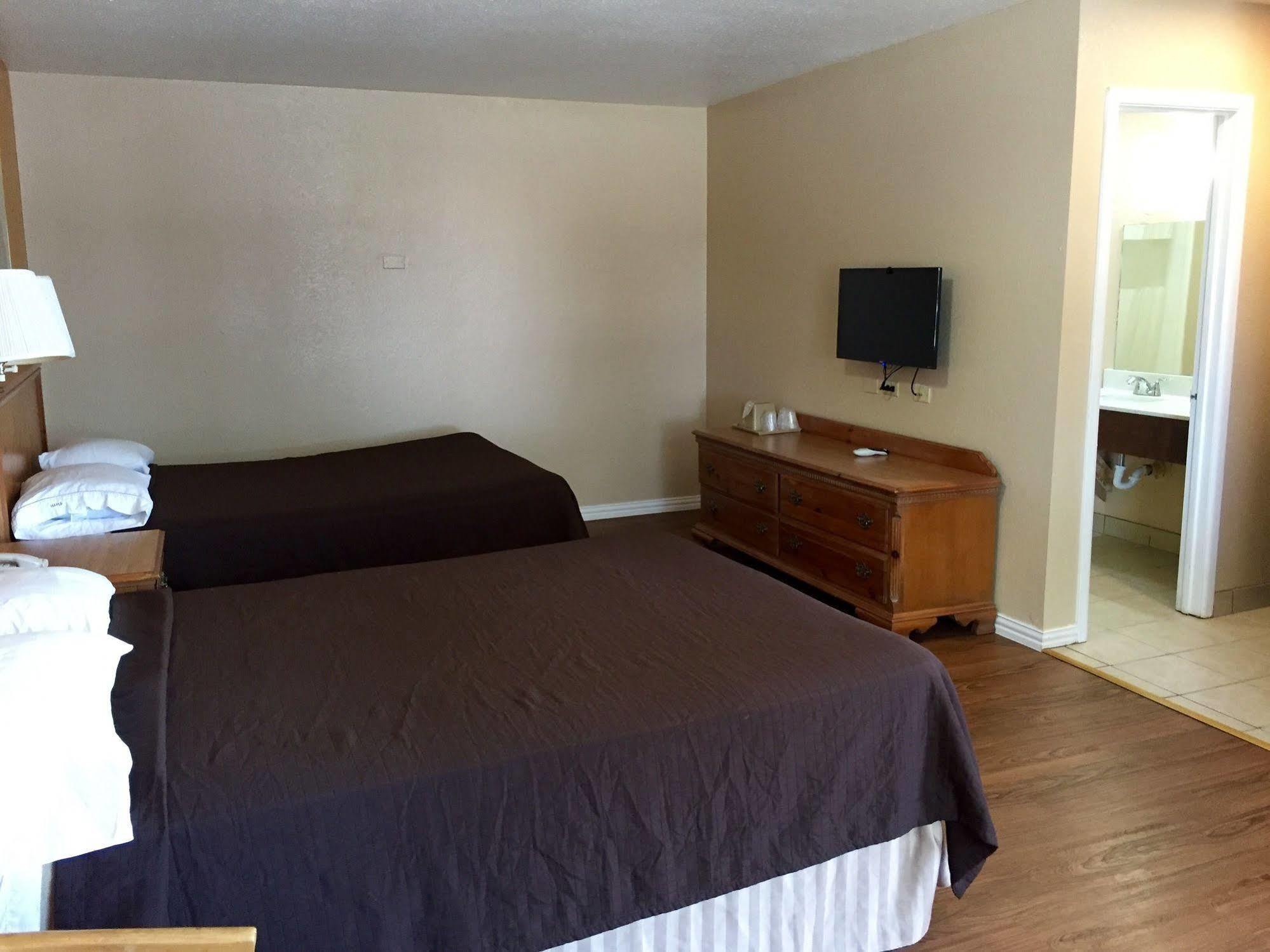Regency Inn Hondo Dış mekan fotoğraf